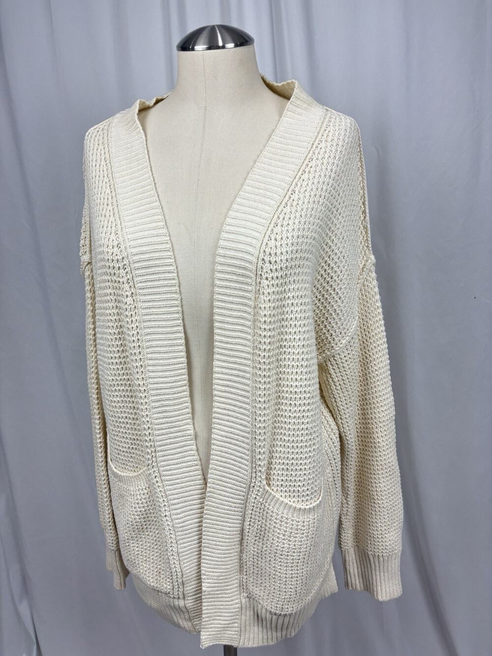 Universal Thread Women's S Oversized Knit Sweater Cozy Cardigan Pockets Cream